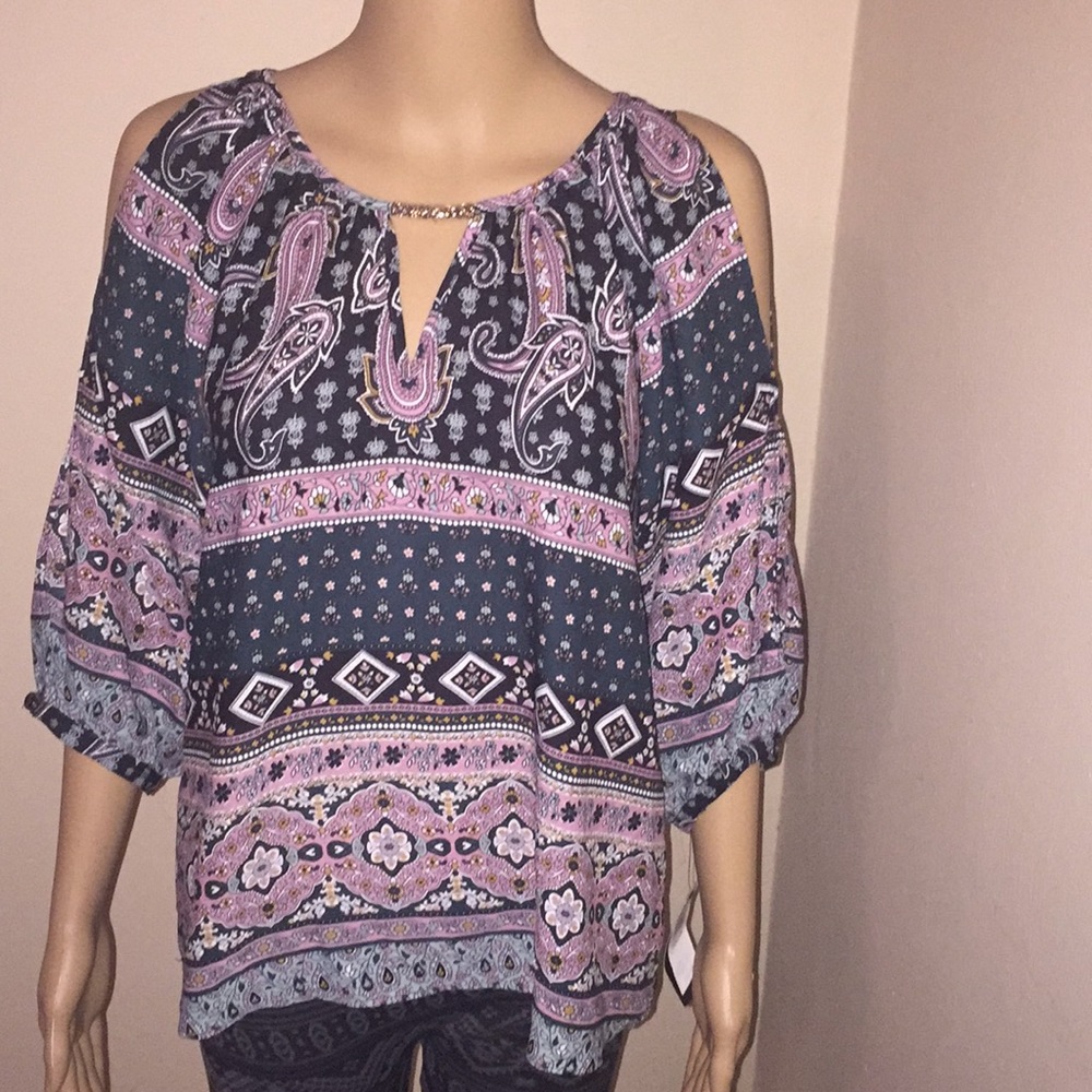🇺🇸🇺🇸🇺🇸Cold Shoulder Top 💕💥